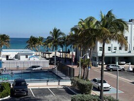 321 Wilson St in Hollywood, FL - Building Photo