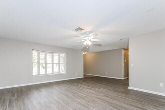 2449 SE Aneci St in Port St. Lucie, FL - Foto de edificio - Building Photo