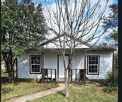 601 Royal St in Cleburne, TX - Building Photo