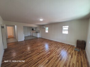 515 W 104th St in Los Angeles, CA - Building Photo - Building Photo