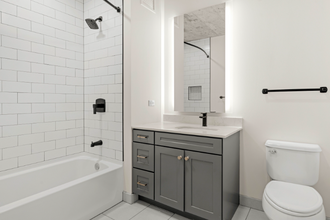 176 W Huron St in Chicago, IL - Building Photo - Building Photo