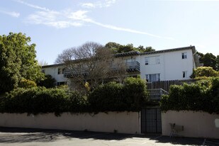 Dimond Heights Apartments in Oakland, CA - Building Photo