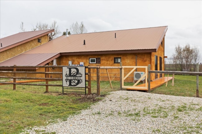 property at 725 N Burnt Fork Rd