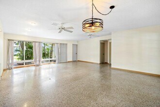 2431 Key Largo Ln in Fort Lauderdale, FL - Foto de edificio - Building Photo