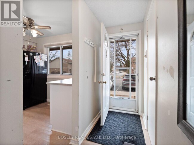 6767 Thorold Stone Rd in Niagara Falls, ON - Building Photo - Building Photo