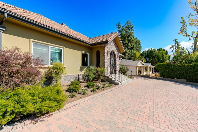 825 Chehalem Rd in La Cañada Flintridge, CA - Building Photo - Building Photo