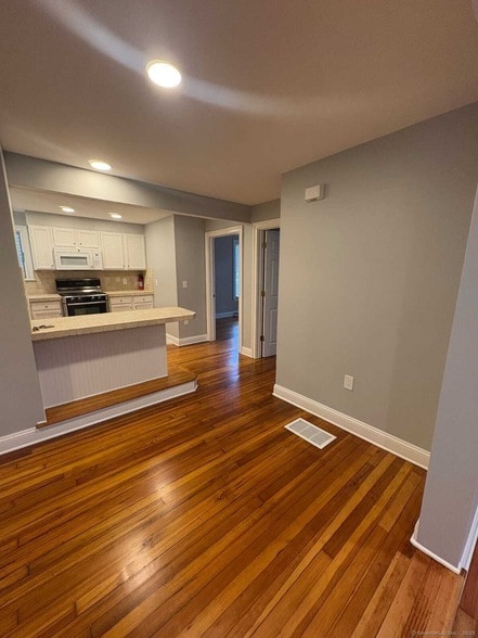 65 Short Beach Rd in East Haven, CT - Foto de edificio - Building Photo