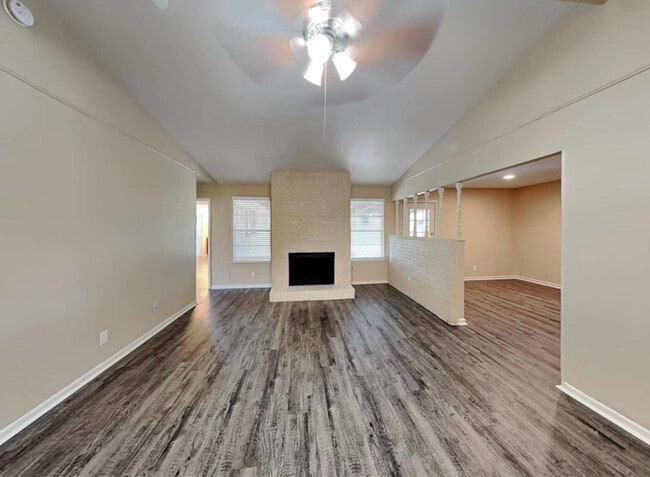 10014 Catlett Ln in La Porte, TX - Building Photo - Building Photo