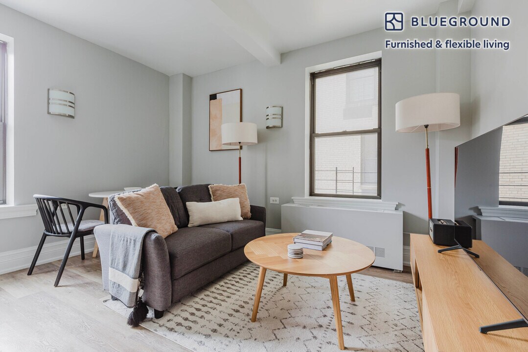 240 W 73rd St in New York, NY - Building Photo