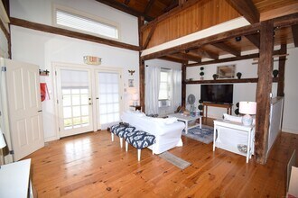 1306 Boston Post Rd in Westbrook, CT - Building Photo - Building Photo