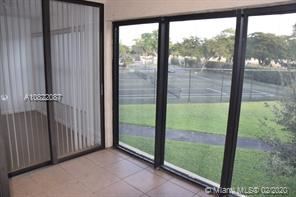 212 Lake Pointe Dr in Oakland Park, FL - Building Photo - Building Photo