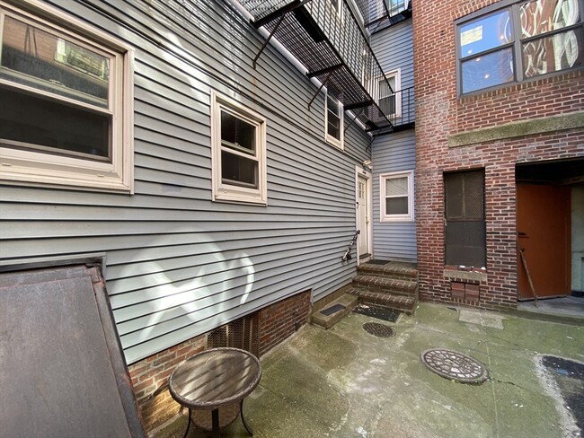 property at 7 Lathrop Pl