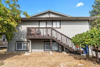 911 E Bridgeport Ave in Spokane, WA - Building Photo - Building Photo