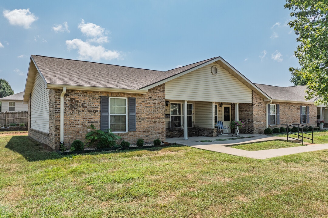 Garden Villas Apartments in Bolivar, MO - Building Photo