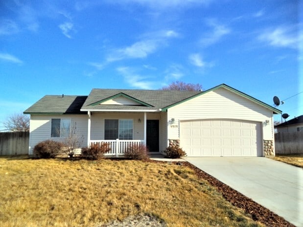 4919 Ashton Ave in Caldwell, ID - Building Photo