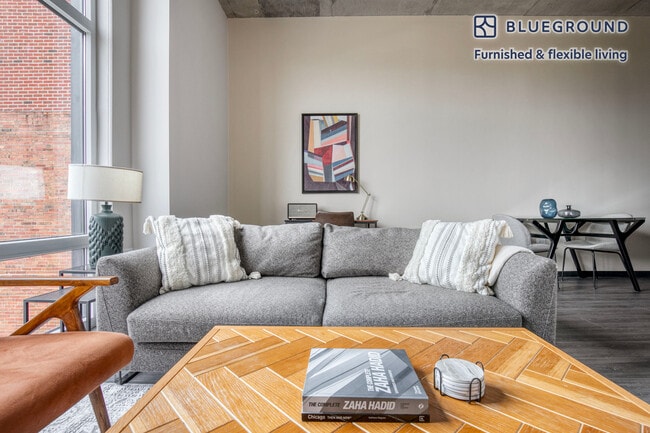 150 N Ashland Ave in Chicago, IL - Building Photo - Building Photo