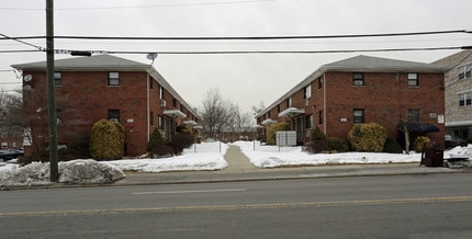 486-490 Essex St in Hackensack, NJ - Foto de edificio - Building Photo