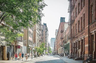 242 Mulberry St in New York, NY - Building Photo - Building Photo