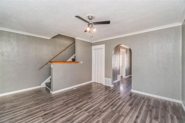 property at 424 Oaklawn Ave