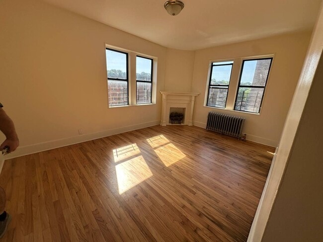 497 Van Cortlandt Park Ave in Yonkers, NY - Building Photo - Building Photo