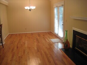 106 London Plain Ct in Cary, NC - Building Photo - Building Photo