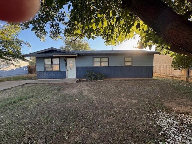 403 Teak Ave in Lubbock, TX - Building Photo