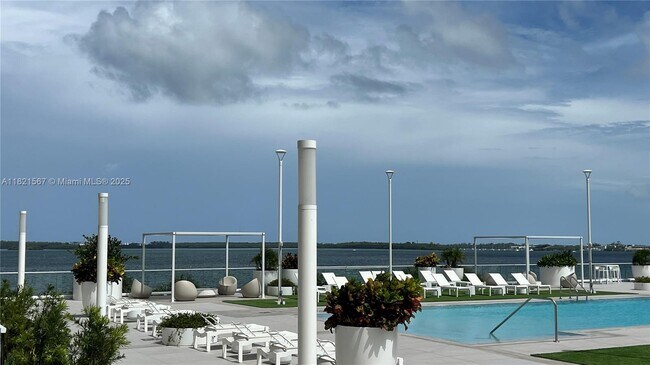 770 Claughton Island Dr in Miami, FL - Building Photo - Building Photo