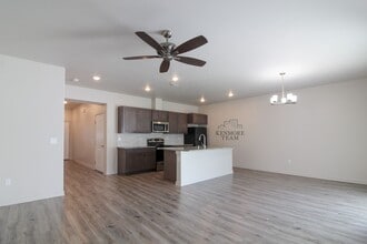 525 S Quillan Ct in Kennewick, WA - Building Photo - Building Photo