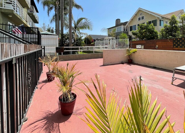 39 Sunset Ave in Los Angeles, CA - Building Photo - Building Photo
