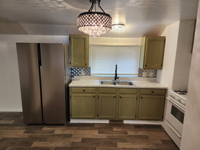 1709 Adelaide St in Midland, MI - Building Photo - Building Photo
