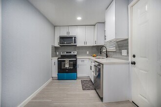 7449 Walker St in Houston, TX - Building Photo - Building Photo