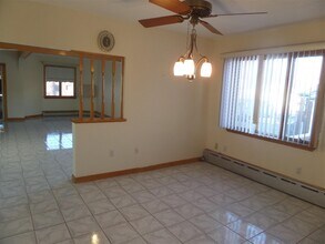 10 Windsor Rd, Unit 2 in Medford, MA - Building Photo - Building Photo