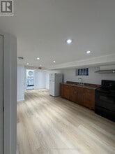 858 Manning Ave in Toronto, ON - Building Photo - Building Photo