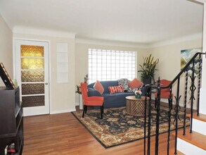 24080 Glenbrook Blvd in Euclid, OH - Building Photo - Building Photo