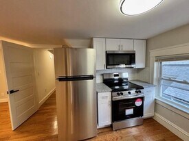 16 Mayflower St in Providence, RI - Building Photo