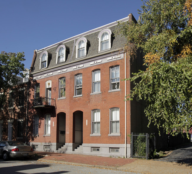 1711 S 8th St in St. Louis, MO - Foto de edificio - Building Photo