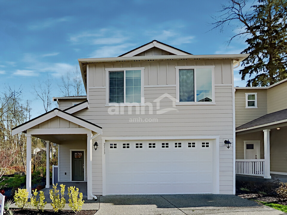 2113 104th Dr SE in Lake Stevens, WA - Foto de edificio