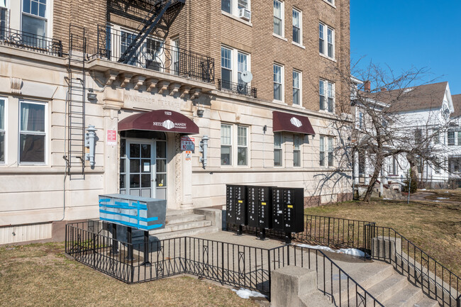 1523 Chapel St in New Haven, CT - Foto de edificio - Building Photo