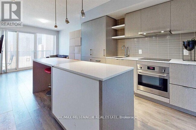 88 Harbour St in Toronto, ON - Building Photo - Building Photo