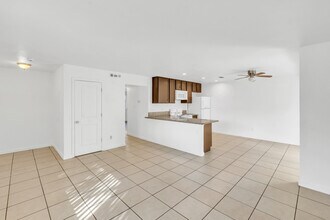 812 Carro Dr, Unit 1 in Sacramento, CA - Building Photo - Building Photo
