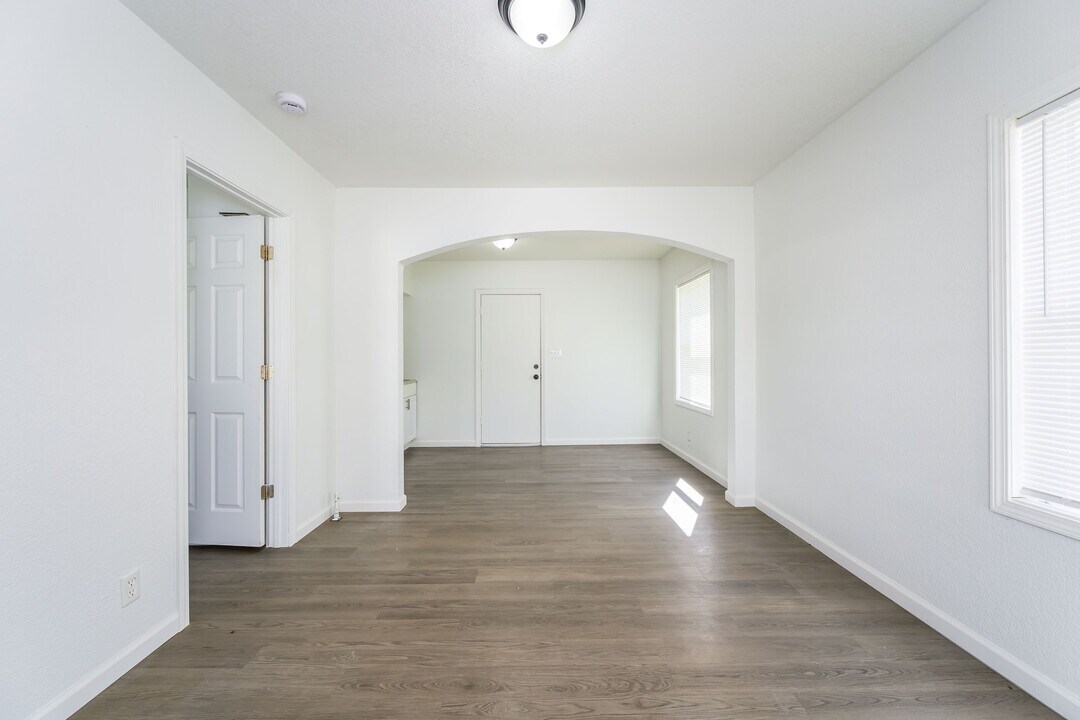 836 N Oliver St in Wichita, KS - Building Photo