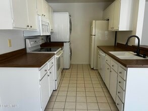 2448 Instone Ct in Thousand Oaks, CA - Building Photo - Building Photo