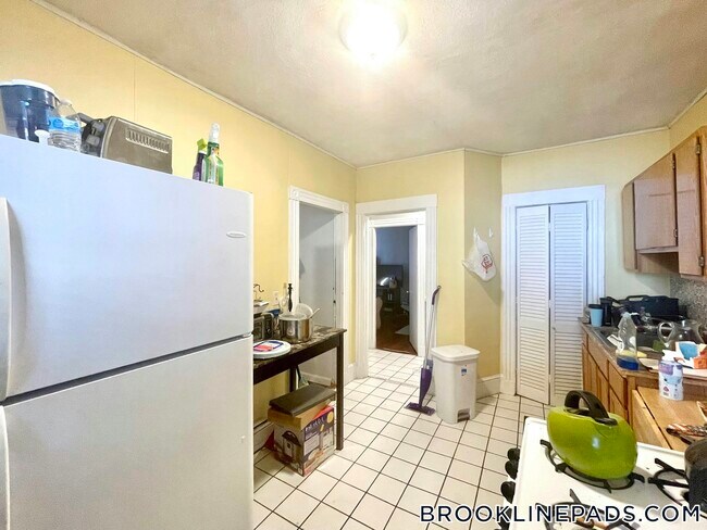 13 Perry St-Unit -1 in Somerville, MA - Building Photo - Building Photo