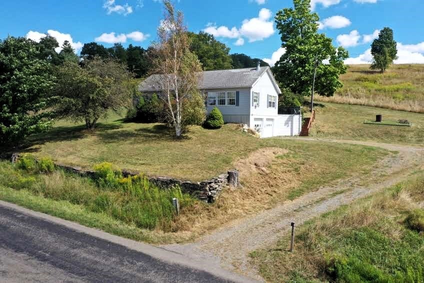 7778 Whitehead Hill Rd in Bradford, NY - Foto de edificio