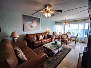 6403 Padre Blvd in South Padre Island, TX - Foto de edificio - Building Photo