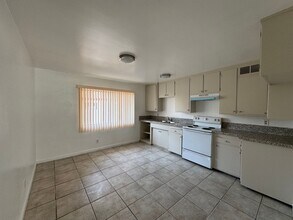 2120 E California Ave in Bakersfield, CA - Building Photo - Building Photo