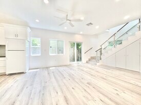 2041 Linnington Ave in Los Angeles, CA - Building Photo