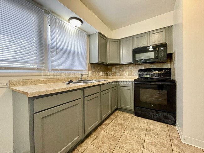 4220 Curwood Ave SE in Grand Rapids, MI - Building Photo - Building Photo