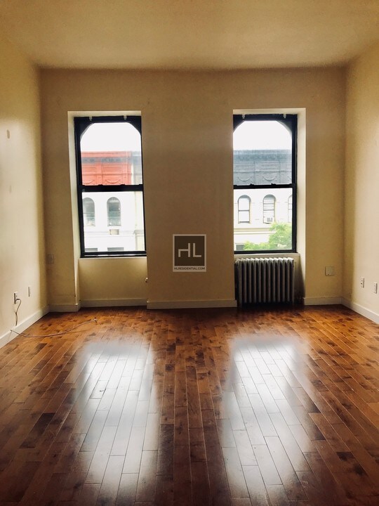 140 W 75th St-Unit -17A in New York, NY - Building Photo