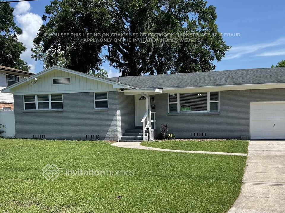 8519 Lamanto Ave N in Jacksonville, FL - Building Photo